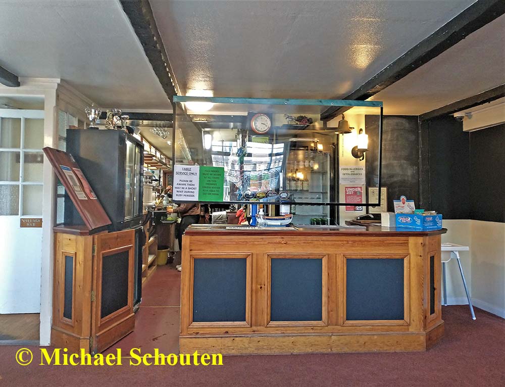 Right Hand Bar.  by Michael Schouten. Published on 19-05-2021